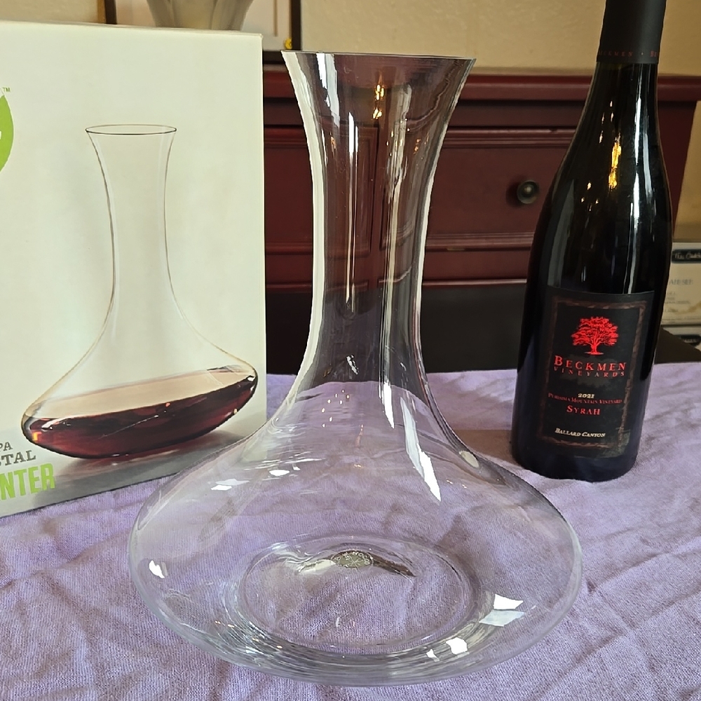 Elegant Glass Wine Decanter